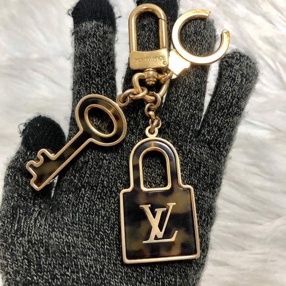 Charm/ Keychain Holder - Picture 8 of 11